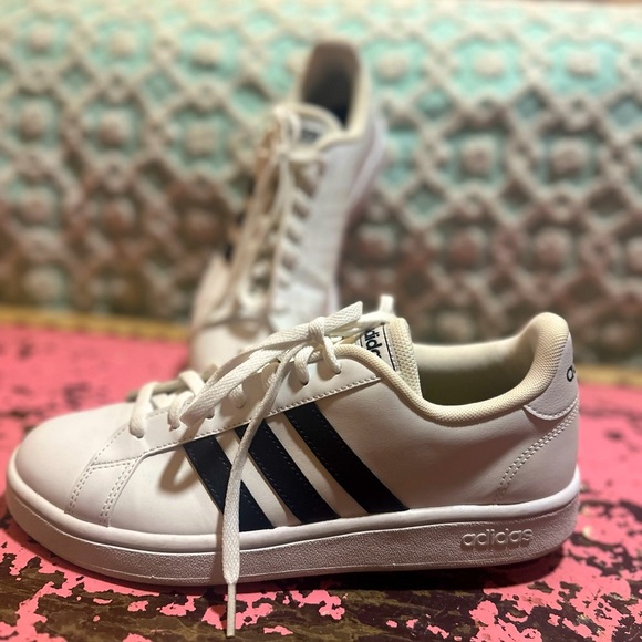 ADIDAS Grand Court Sneakers white/black sz 9 - worn once - Picture 2 of 7
